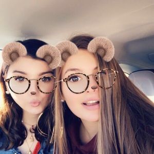 Meet your Posher, Genevieve